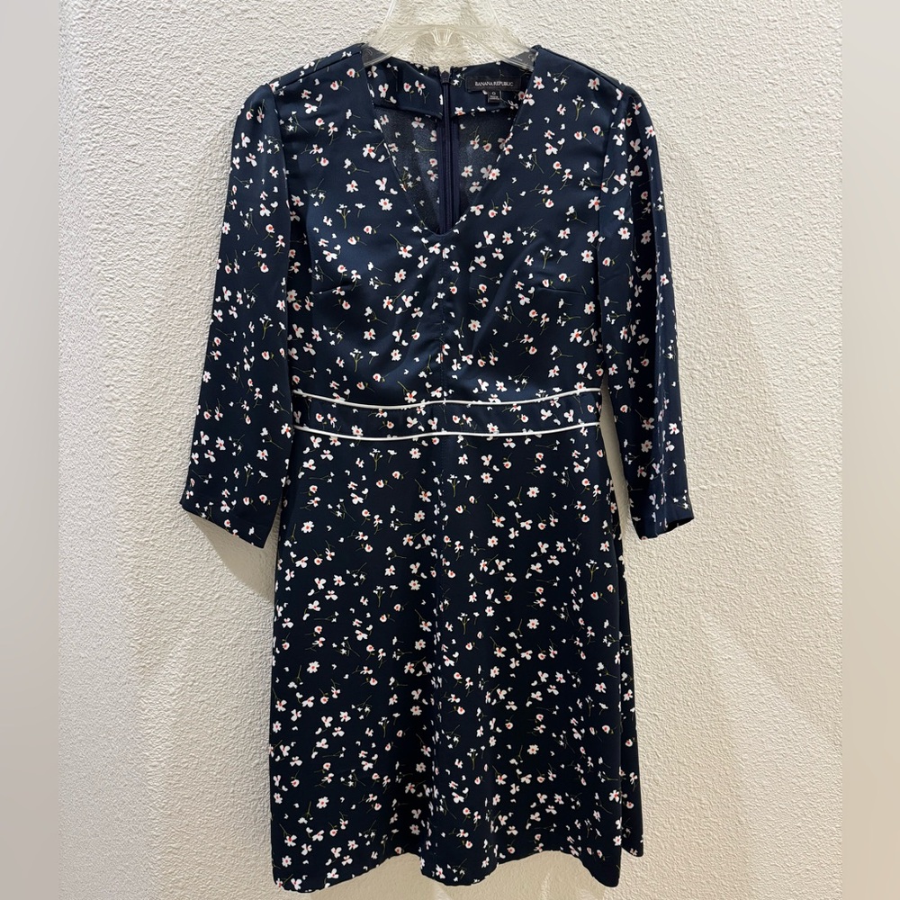 Banana Republic dress with side pockets. Like new worn it once